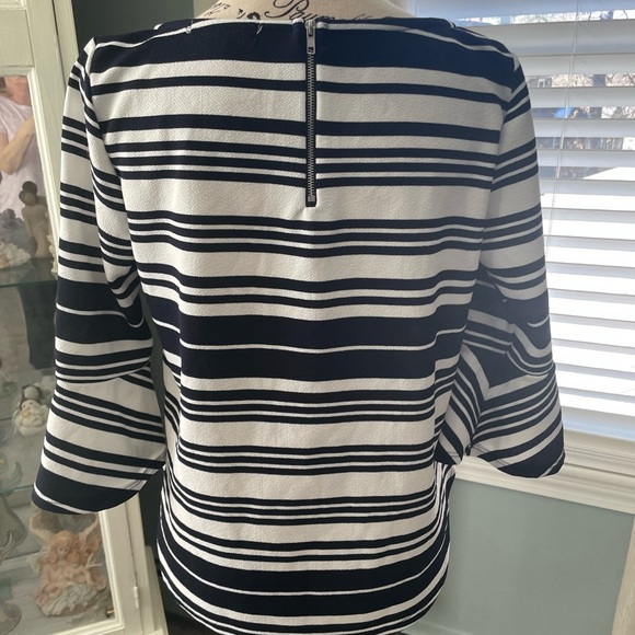 Green Envelope size medium shirt - Picture 2 of 2